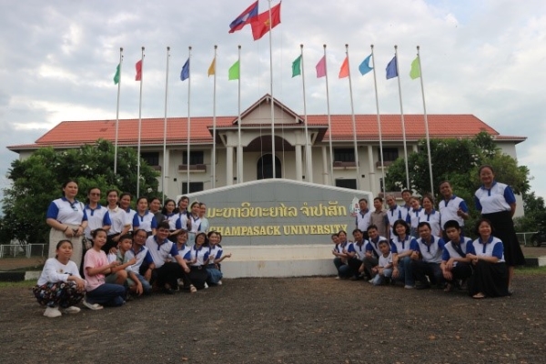 Đoàn viên chức và học viên cao học Trường Đại học Đồng Tháp học tập kinh nghiệm chuyên môn tại Trường Đại học Chămpasak nước Lào